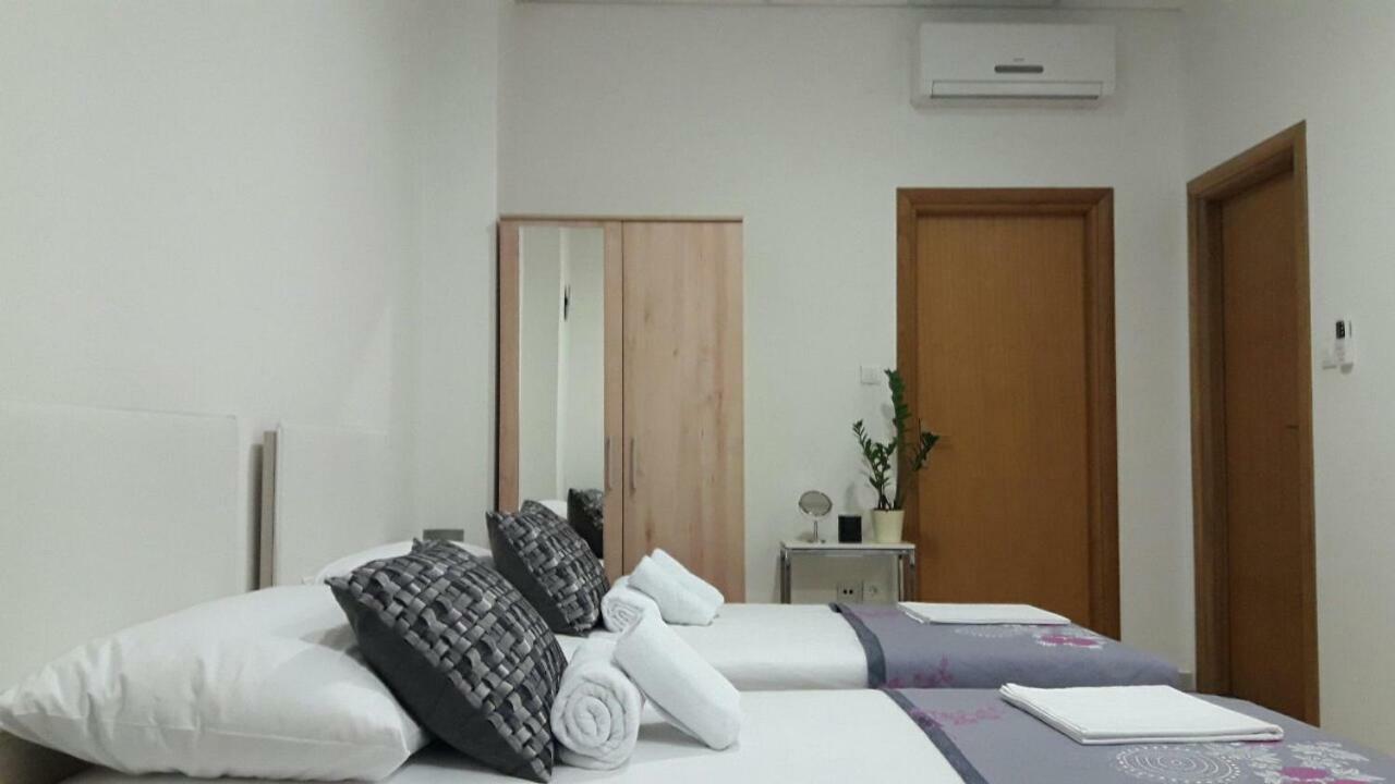 Apartment Smodlaka Dugopolje Exterior photo